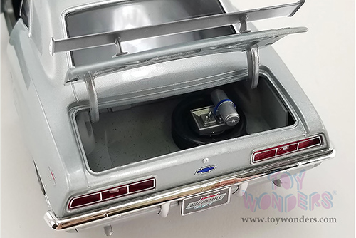 Acme - Chevrolet® Copo Camaro® Built by Dick Harrell (1969, 1/18 scale diecast model car, Cortez Silver/Black Stripe) A1805725