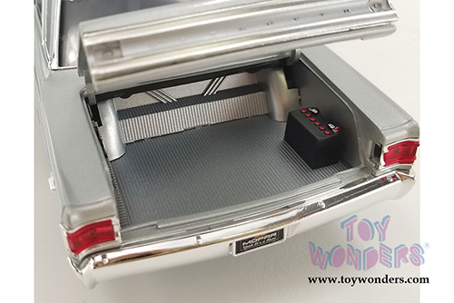 Acme - Plymouth Belvedere Lightweight - Silver Bullet (1967, 1/18 scale diecast model car, Silver) A1806704