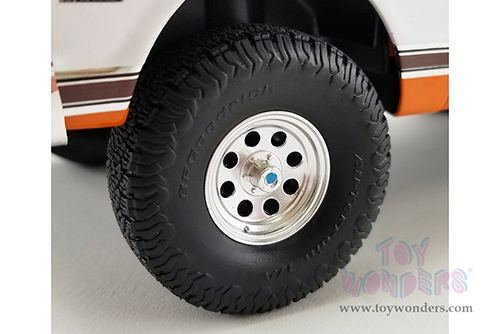 Acme - Chevrolet&reg; K10 4x4 Pickup Truck (1972, 1/18 scale diecast model car, Orange/White) A1807213