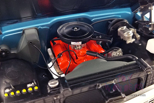 Acme - Chevrolet&reg; K5 Blazer - Lifted Version (1972, 1/18 scale diecast model car, Blue/White) A1807702