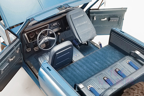 Acme - Chevrolet&reg; K5 Blazer  (1970, 1/18 scale diecast model car, Blue/White) A1807704