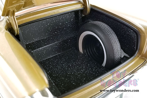 Acme - Oldsmobile Super 88 Hardtop (1957, 1/18 scale diecast model car, Gold Mist) A1808005