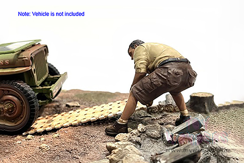 Showcasts® Figurines - 4x4 Mechanic - Figure 2 (1/18 scale, Beige/Brown) AD-18012 MAP: $14.99