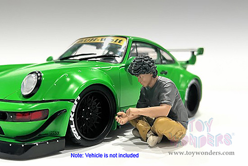 Showcasts® Figurines - RWB Legend Akira Nakai | Nakai-San Figure 4 (1/18 scale, Black/Yellow) AD-18504 MAP: $16.99
