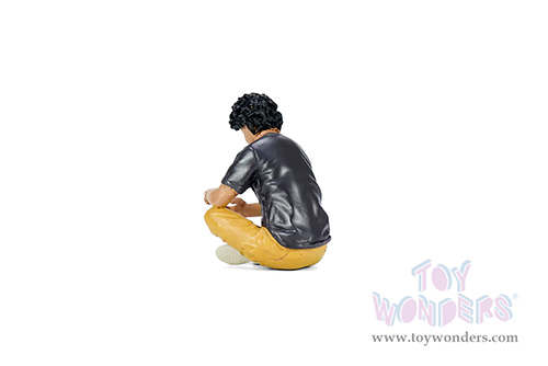 Showcasts® Figurines - RWB Legend Akira Nakai | Nakai-San Figure 4 (1/18 scale, Black/Yellow) AD-18504 MAP: $16.99