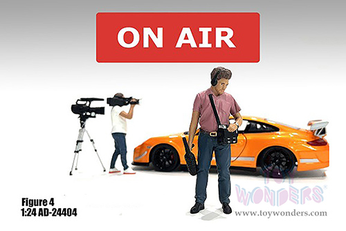 Showcasts® Figurines - On Air Figure 4 (1/24 scale, Pink/Blue) AD-24404 MAP: $10.99