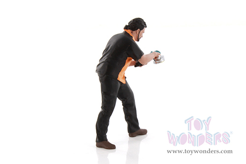 Showcasts® Figurines - Detail Masters Figure 4 - Buff & Wax (1/24 scale, Black/Orange) AD-24604 MAP: $11.99