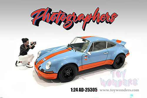 Showcasts® Figurines - "Photographers" Figure #5 (1/24 scale, Black/White) AD-25305 MAP: $11.99
