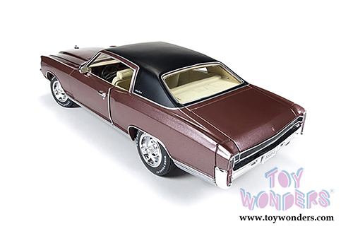 Auto World - Chevrolet Monte Carlo SS 454 Hard Top (1971, 1/18 scale diecast model car, Rosewood Metallic) AMM1055