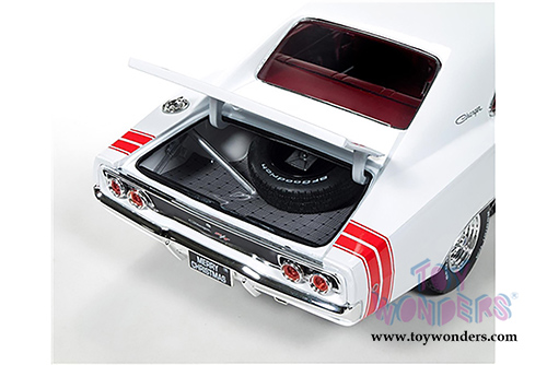 Auto World ERTL - Dodge Charger R/T Christmas Issue #2 Hard Top (1968, 1/18 scale diecast model car, White) AMM1059