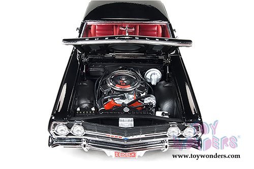 Auto World - Chevy Chevelle Z16 Hardtop (1965, 1/18 scale diecast model car, Black)  AMM1061