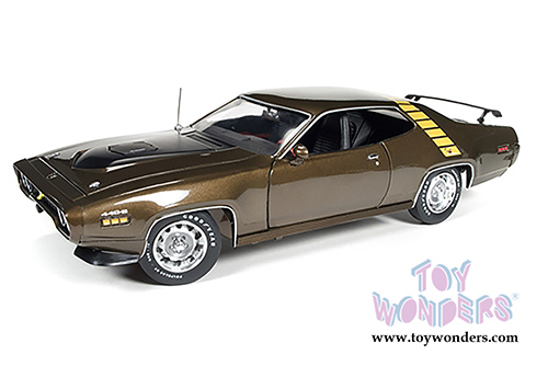 Auto World - Plymouth Road Runner Hard Top (1971, 1/18 scale diecast model car, Tawny Gold) AMM1063