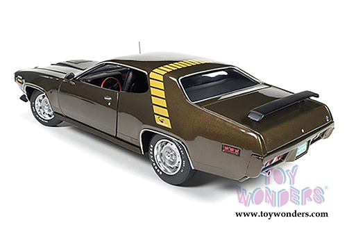 Auto World - Plymouth Road Runner Hard Top (1971, 1/18 scale diecast model car, Tawny Gold) AMM1063