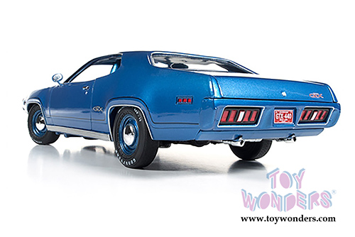 Auto World - Plymouth GTX Hard Top (1971, 1/18 scale diecast model car, Blue) AMM1065