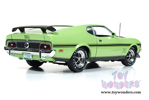 Auto World American Muscle - Ford Mustang Mach 1 Hard Top (1971, 1/18 scale diecast model car, Lime Green) AMM1069