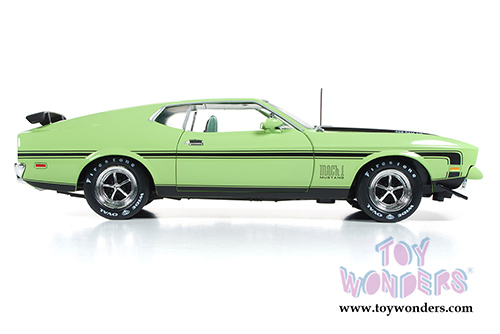 Auto World American Muscle - Ford Mustang Mach 1 Hard Top (1971, 1/18 scale diecast model car, Lime Green) AMM1069