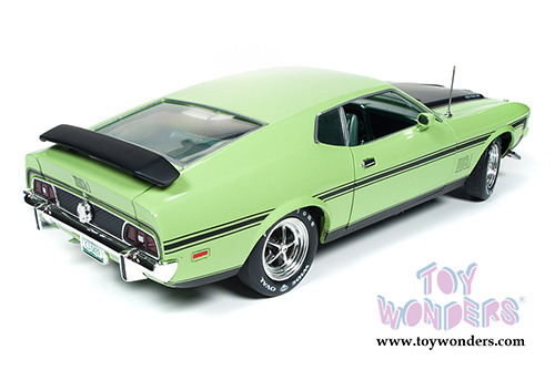 Auto World American Muscle - Ford Mustang Mach 1 Hard Top (1971, 1/18 scale diecast model car, Lime Green) AMM1069