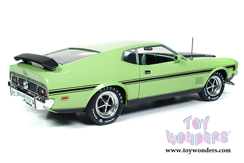 Auto World American Muscle - Ford Mustang Mach 1 Hard Top (1971, 1/18 scale diecast model car, Lime Green) AMM1069