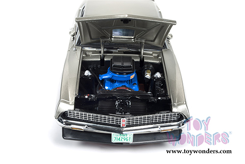 Auto World American Muscle - Ford Torino GT Hard Top (1971, 1/18 scale diecast model car, Light Pewter Metallic) AMM1074