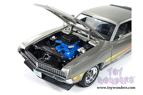 Auto World American Muscle - Ford Torino GT Hard Top (1971, 1/18 scale diecast model car, Light Pewter Metallic) AMM1074