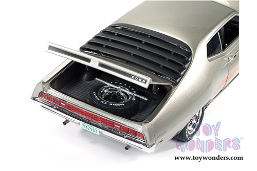Auto World American Muscle - Ford Torino GT Hard Top (1971, 1/18 scale diecast model car, Light Pewter Metallic) AMM1074