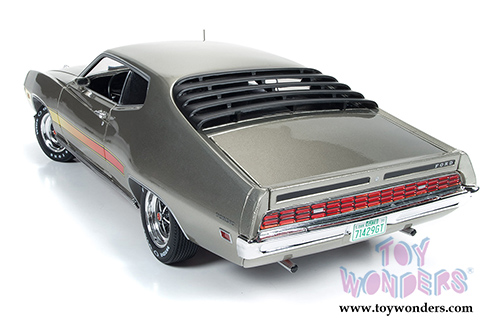 Auto World American Muscle - Ford Torino GT Hard Top (1971, 1/18 scale diecast model car, Light Pewter Metallic) AMM1074