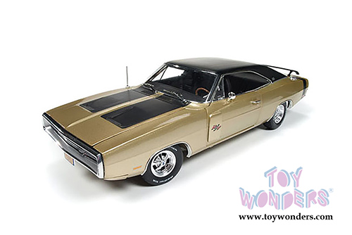 Auto World American Muscle - Dodge Charger R/T SE Hard Top (1970, 1/18 scale diecast model car, Gold) AMM1077