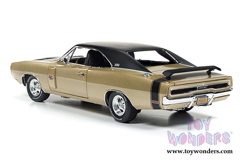 Auto World American Muscle - Dodge Charger R/T SE Hard Top (1970, 1/18 scale diecast model car, Gold) AMM1077