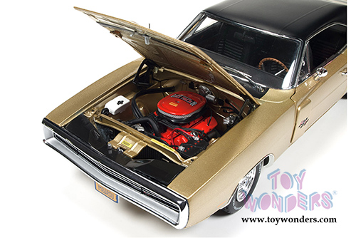 Auto World American Muscle - Dodge Charger R/T SE Hard Top (1970, 1/18 scale diecast model car, Gold) AMM1077