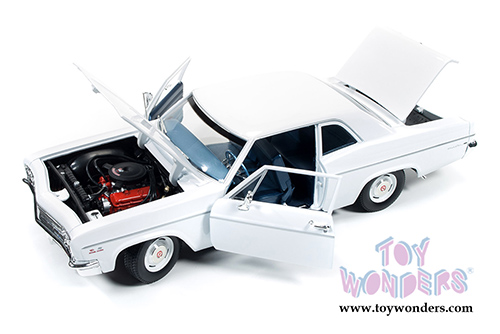 Auto World - Chevrolet Bel Air Hard Top (1966, 1/18 scale diecast model car, White) AMM1078