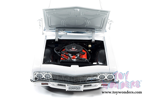 Auto World - Chevrolet Bel Air Hard Top (1966, 1/18 scale diecast model car, White) AMM1078