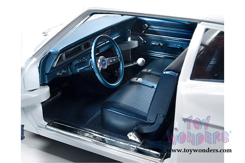 Auto World - Chevrolet Bel Air Hard Top (1966, 1/18 scale diecast model car, White) AMM1078