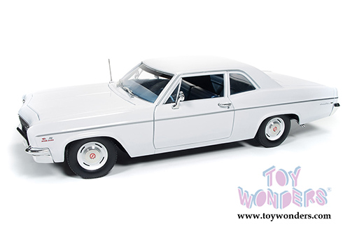 Auto World - Chevrolet Bel Air Hard Top (1966, 1/18 scale diecast model car, White) AMM1078