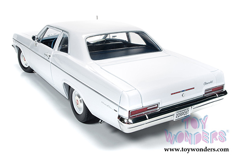 Auto World - Chevrolet Bel Air Hard Top (1966, 1/18 scale diecast model car, White) AMM1078