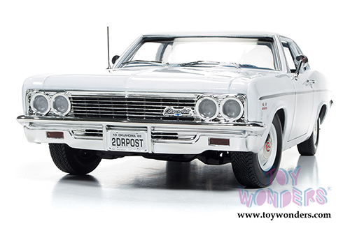 Auto World - Chevrolet Bel Air Hard Top (1966, 1/18 scale diecast model car, White) AMM1078