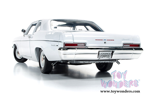 Auto World - Chevrolet Bel Air Hard Top (1966, 1/18 scale diecast model car, White) AMM1078