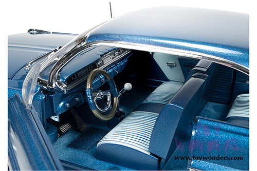 Auto World American Muscle - Hemmings Classic Car | Pontiac Catalina Hard Top (1961, 1/18 scale diecast model car, Blue) AMM1080