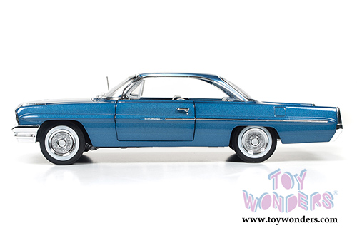 Auto World American Muscle - Hemmings Classic Car | Pontiac Catalina Hard Top (1961, 1/18 scale diecast model car, Blue) AMM1080