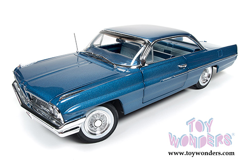 Auto World American Muscle - Hemmings Classic Car | Pontiac Catalina Hard Top (1961, 1/18 scale diecast model car, Blue) AMM1080