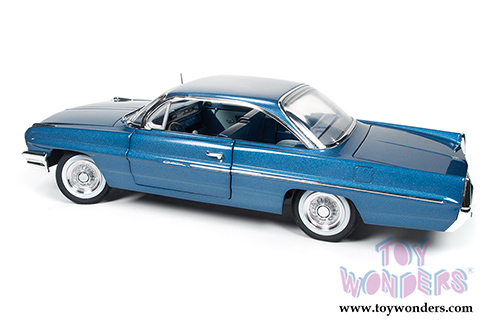 Auto World American Muscle - Hemmings Classic Car | Pontiac Catalina Hard Top (1961, 1/18 scale diecast model car, Blue) AMM1080
