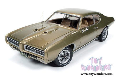 Auto World American Muscle - Hemmings Muscle Machines Pontiac GTO Hardtop (1969, 1/18 scale diecast model car, Antique Gold) AMM1081