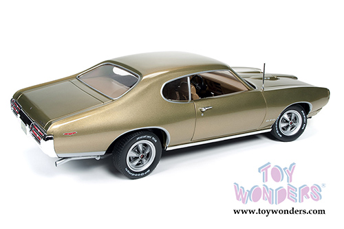 Auto World American Muscle - Hemmings Muscle Machines Pontiac GTO Hardtop (1969, 1/18 scale diecast model car, Antique Gold) AMM1081
