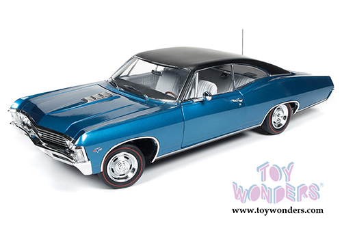 Auto World - Chevrolet Impala SS 427 Hard Top (1967, 1/18 scale diecast model car, Blue)  AMM1083