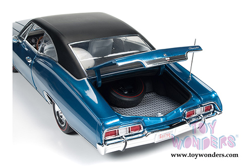 Auto World - Chevrolet Impala SS 427 Hard Top (1967, 1/18 scale diecast model car, Blue)  AMM1083