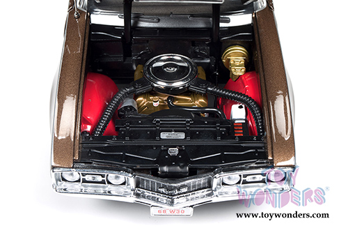 Auto World American Muscle - Oldsmobile&reg; 442&trade; W-30 Hard Top (1968, 1/18 scale diecast model car, Cinnamon Bronze) AMM1084