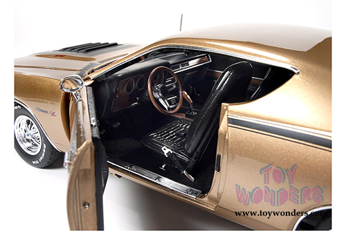 Auto World American Muscle - Dodge Charger R/T 50th Anniversary Hardtop (1971, 1/18 scale diecast model car, Gold) AMM1086