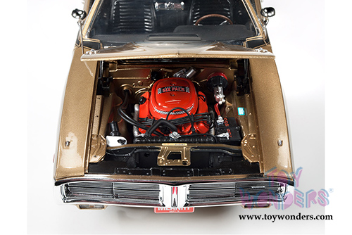 Auto World American Muscle - Dodge Charger R/T 50th Anniversary Hardtop (1971, 1/18 scale diecast model car, Gold) AMM1086