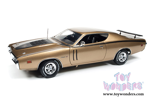 Auto World American Muscle - Dodge Charger R/T 50th Anniversary Hardtop (1971, 1/18 scale diecast model car, Gold) AMM1086
