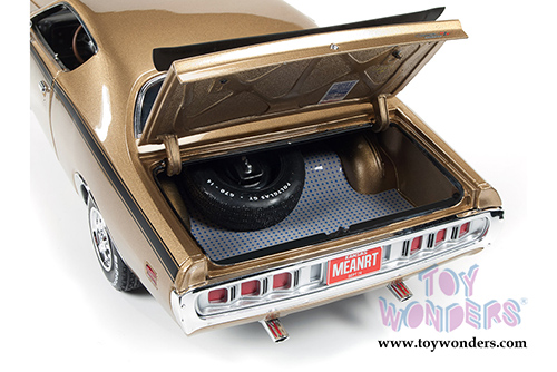 Auto World American Muscle - Dodge Charger R/T 50th Anniversary Hardtop (1971, 1/18 scale diecast model car, Gold) AMM1086
