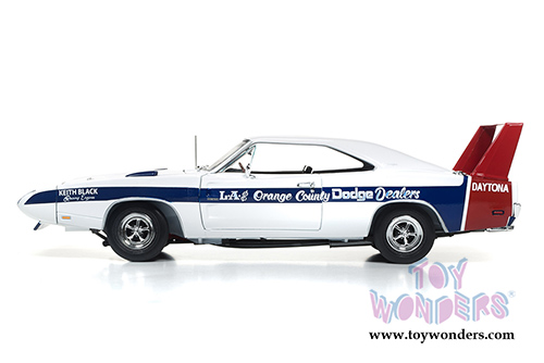 Auto World American Muscle - Dodge Charger Daytona Hardtop (1969, 1/18 scale diecast model car, White) AMM1091